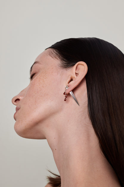 моносережка SCARLET TESTIMONY