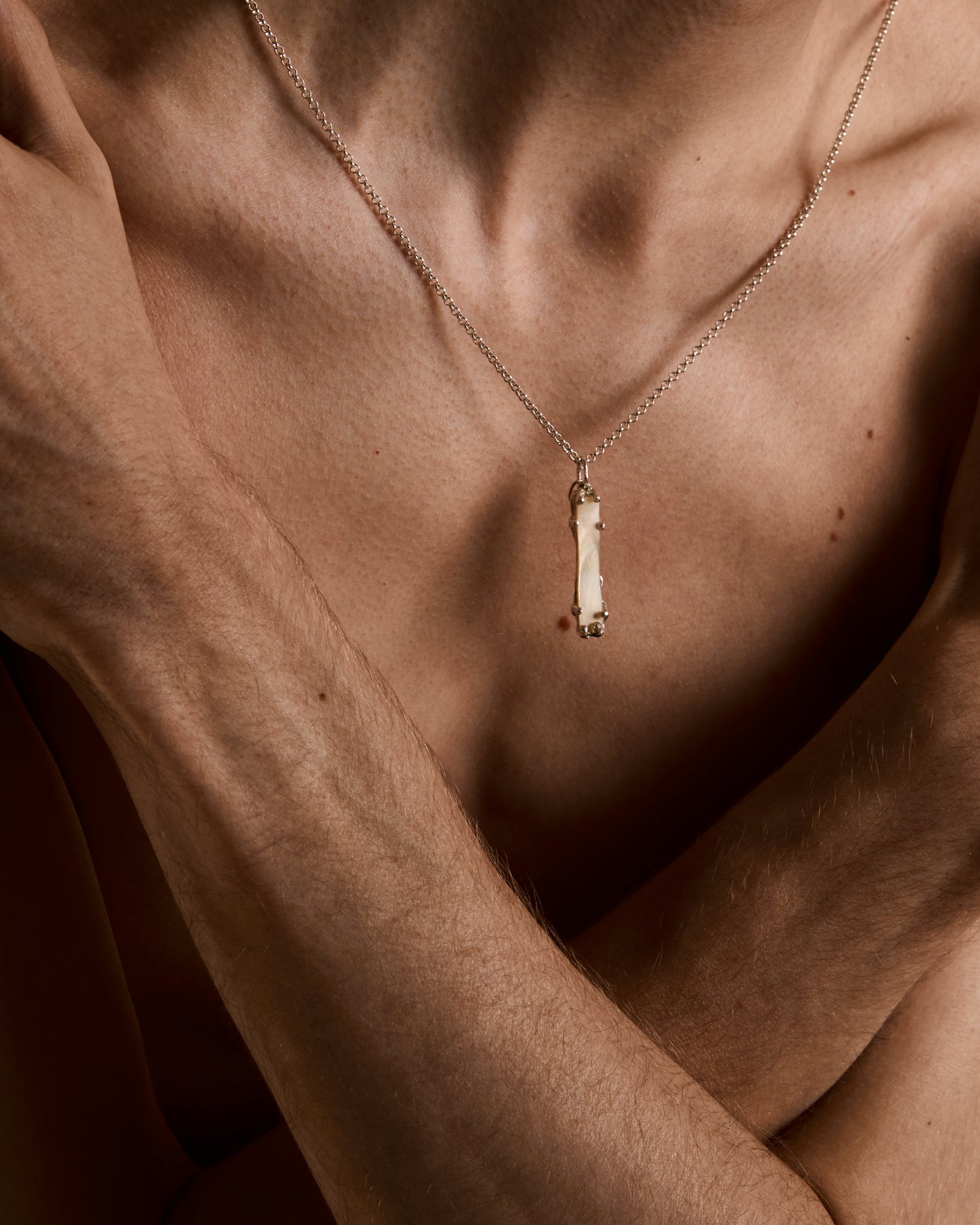 кулон NACRE FLOW